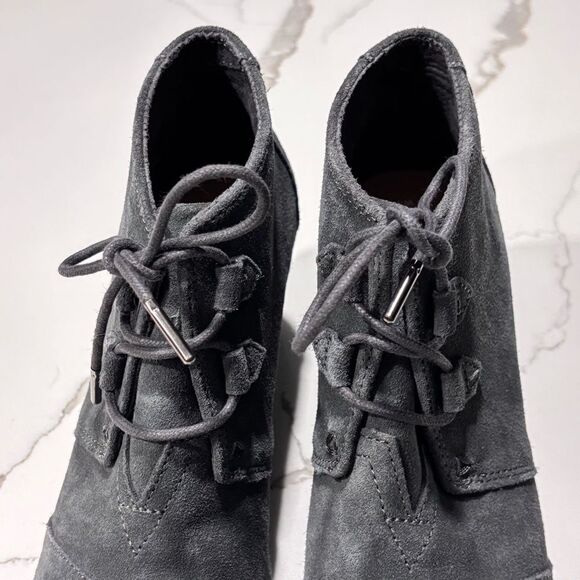 Toms Women’s Grey Suede Leather Wedge Booties Size 9 Laces Gray Fashion Shoes - Picture 5 of 15